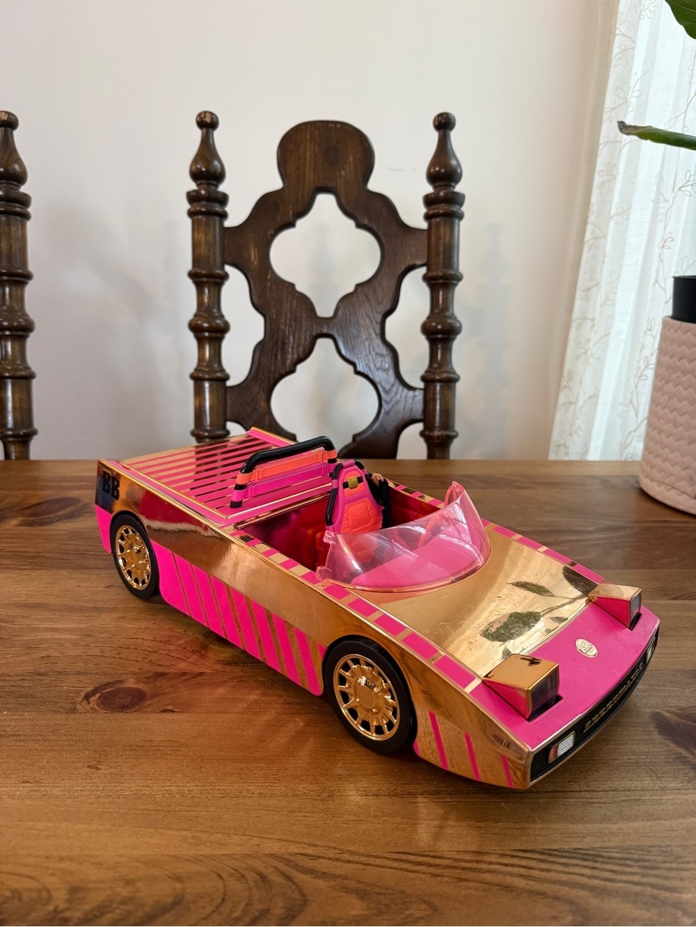 L O.L. Surprise! Car-Pool Coupe by MGA Entertainment. 